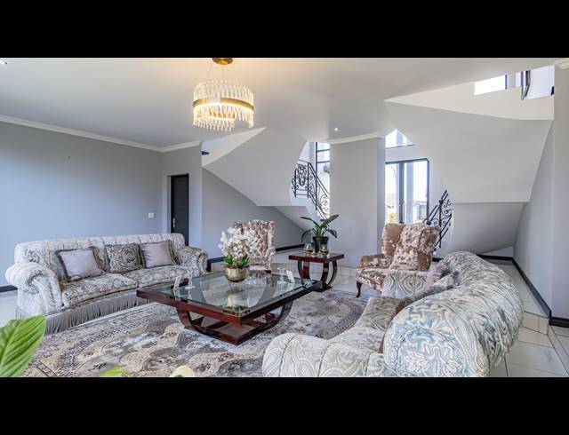 7 BEDROOM HOUSE FOR SALE IN MIDLANDS ESTATE